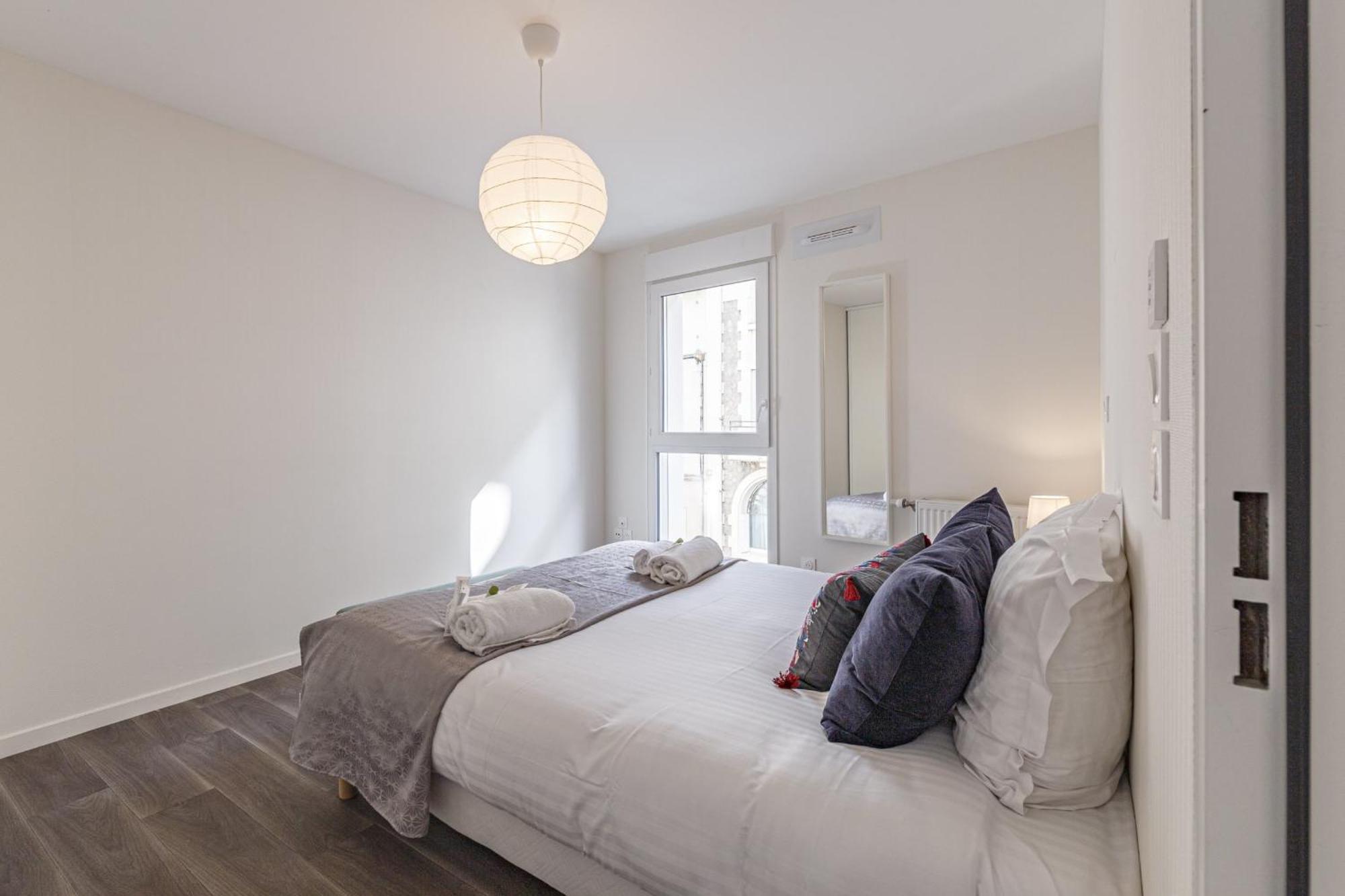 Laura - Proche Gare, Arrivée 24 24 Appartement